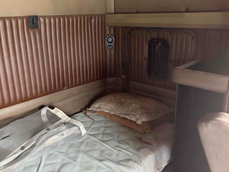 2001-kenworth-t800-image-11