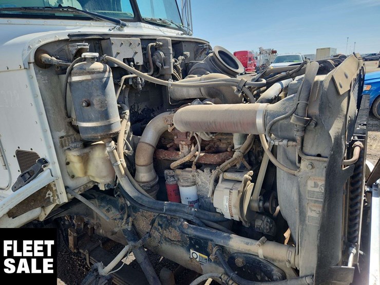 2004-peterbilt-330-image-27