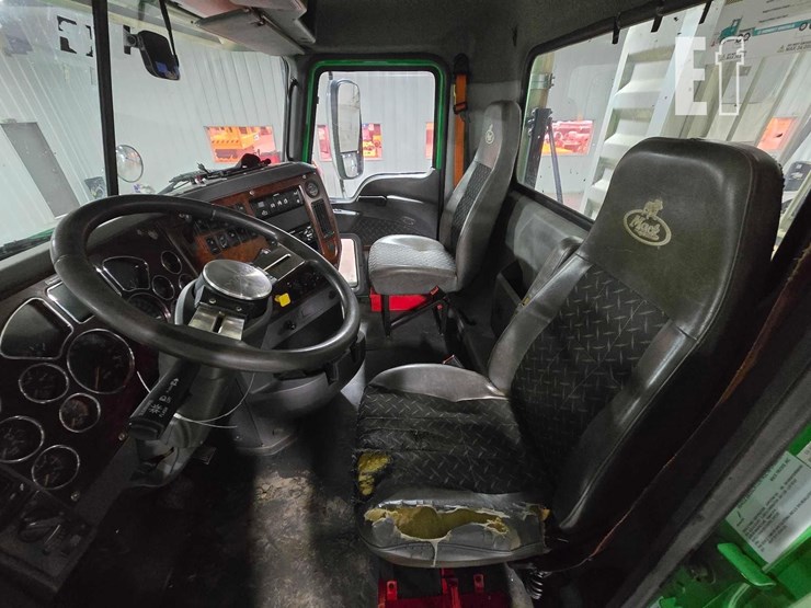 2017-mack-pinnacle-cxu613-image-9