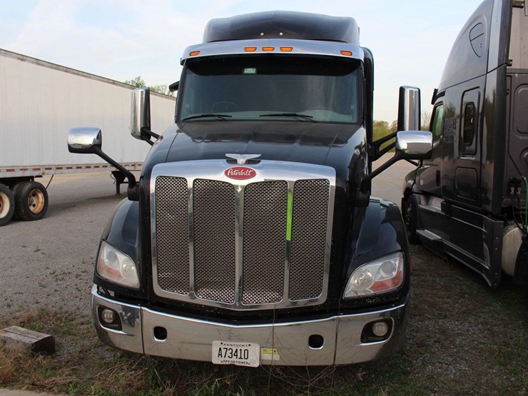 2019-peterbilt-579-image-2