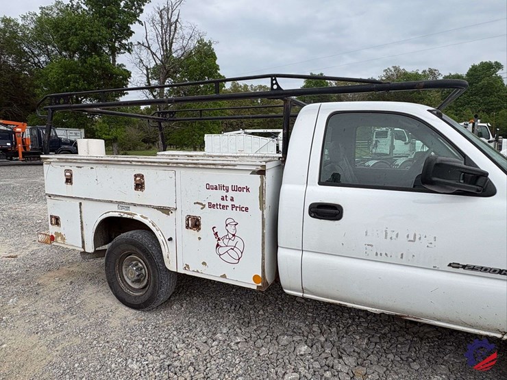 2005-chevrolet-silverado-2500hd-image-36