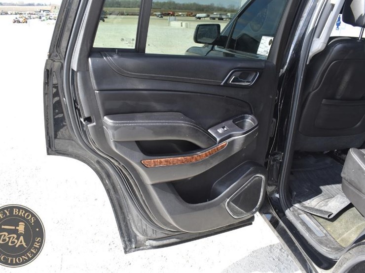 2015-chevrolet-tahoe-ltz-image-22