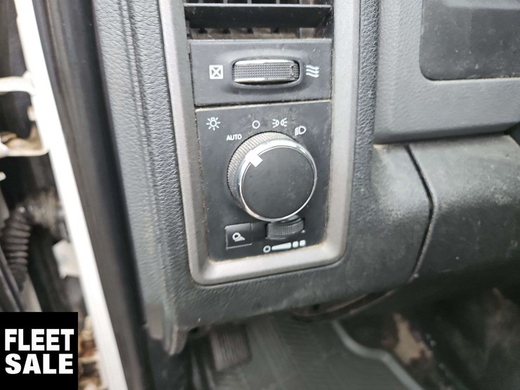 2017-dodge-1500-image-28