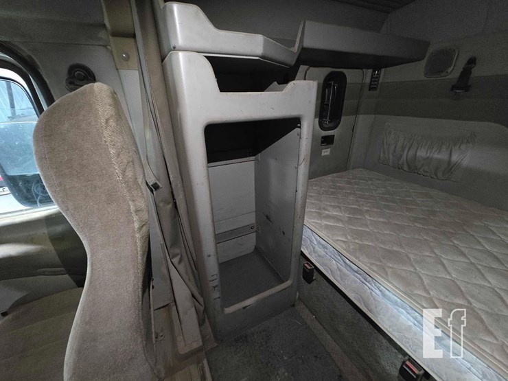 2004-mack-vision-cx613-image-19