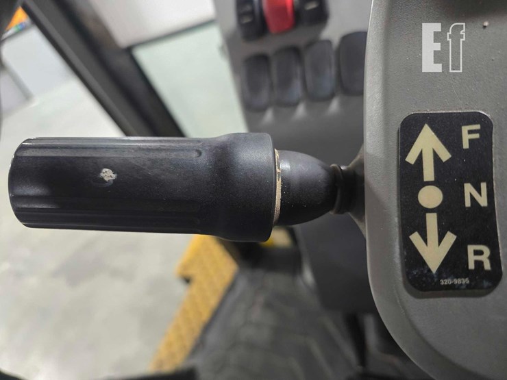 2021-caterpillar-416-image-21