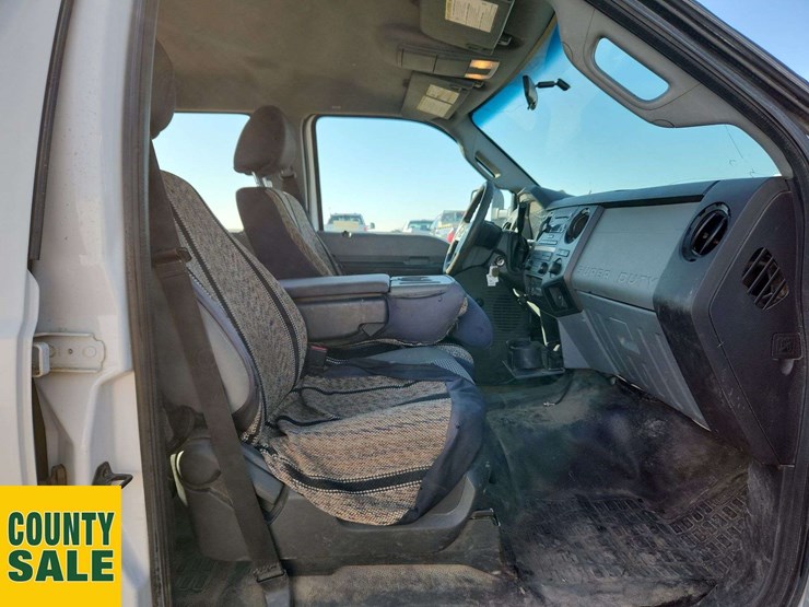 2013-ford-f550-image-24