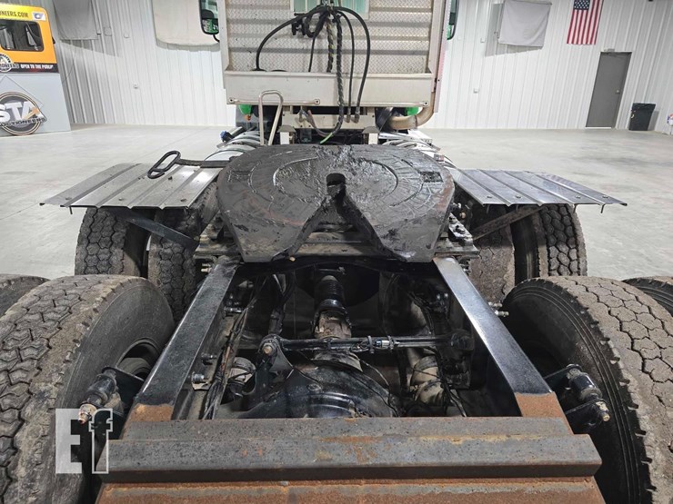 2017-mack-pinnacle-cxu613-image-16