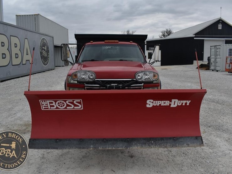 2003-chevrolet-3500-image-13