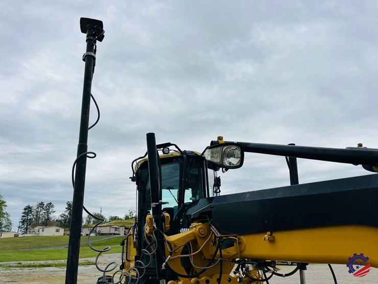 2010-caterpillar-120m-image-91