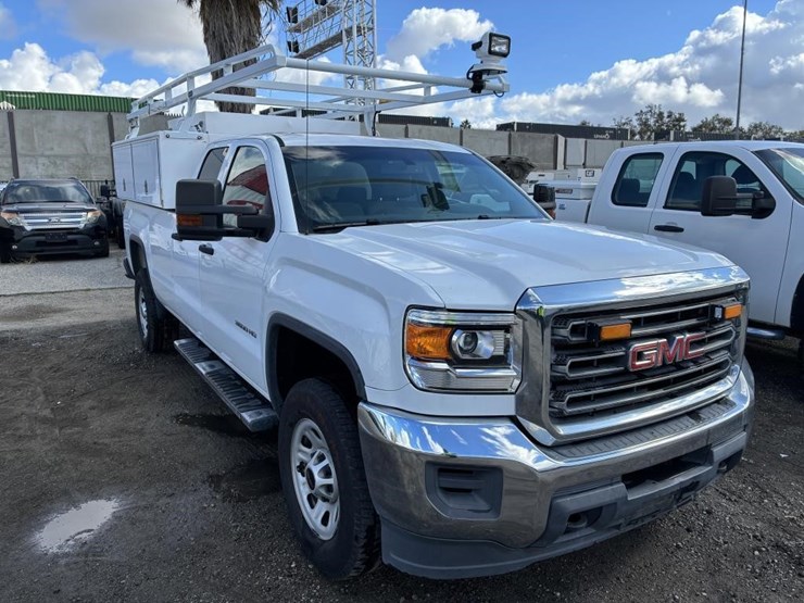2015-gmc-sierra-3500-image-2