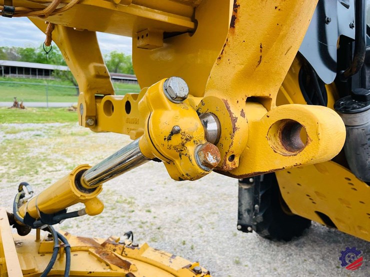 2010-caterpillar-120m-image-44