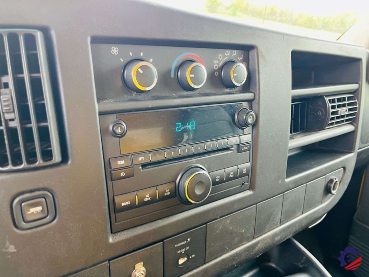 2009-gmc-savana-s/a-enclosed-roadside-service-truck-image-81