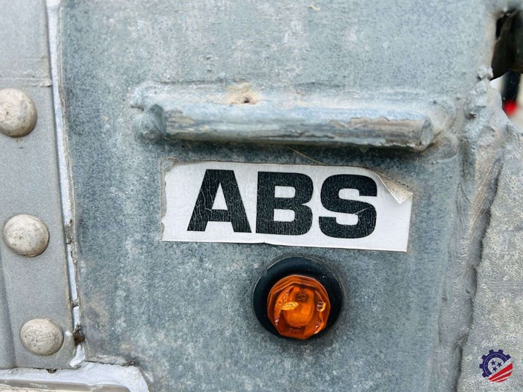 2015-vanguard-53-ft-image-33