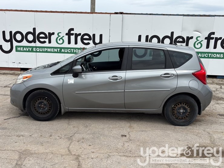 2015-nissan-versa-image-5