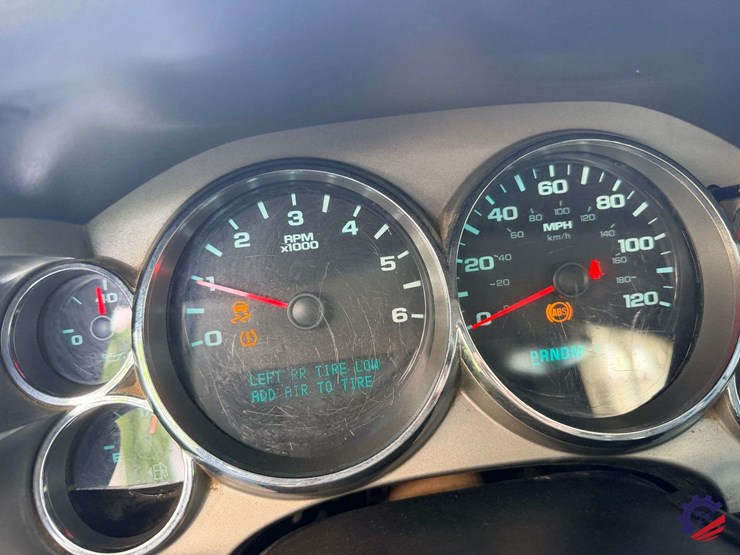 2012-chevrolet-silverado-2500hd-image-34