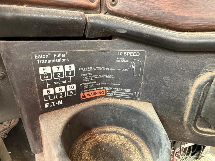 1999-freightliner-fld112-image-16