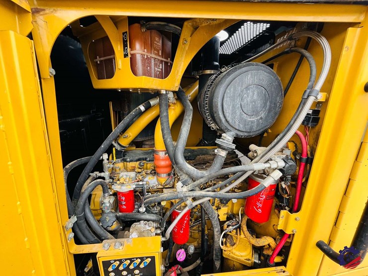 2010-caterpillar-120m-image-111