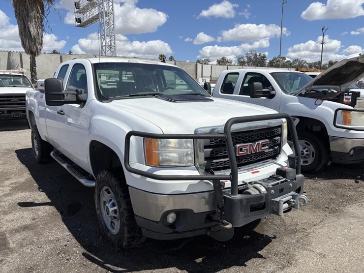 2012-gmc-sierra-2500-image-2