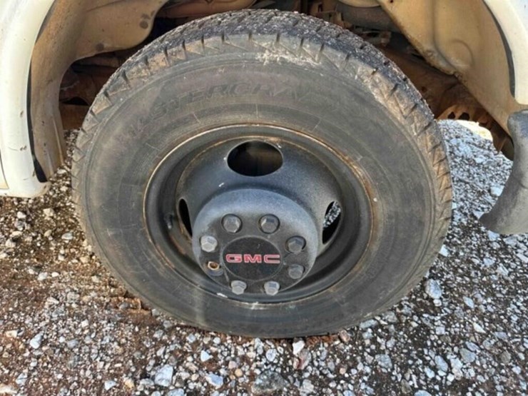 2001-gmc-3500-image-12