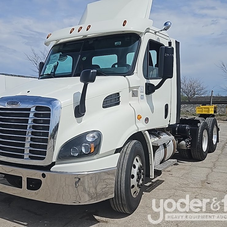2017 FREIGHTLINER CASCADIA 113