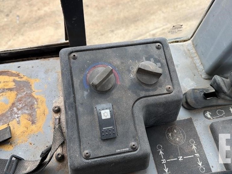 2005-caterpillar-d5g-lgp-image-12