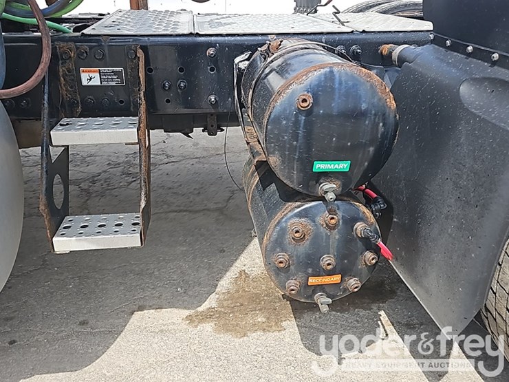 2019-freightliner-cascadia-125-image-12