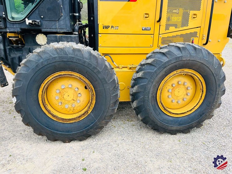 2010-caterpillar-120m-image-13