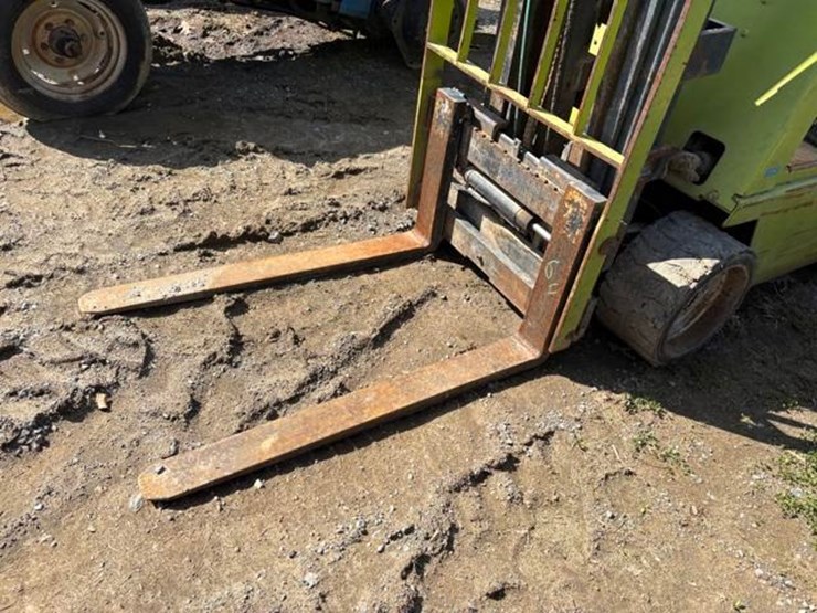 clark-gcs17-forklift-image-3