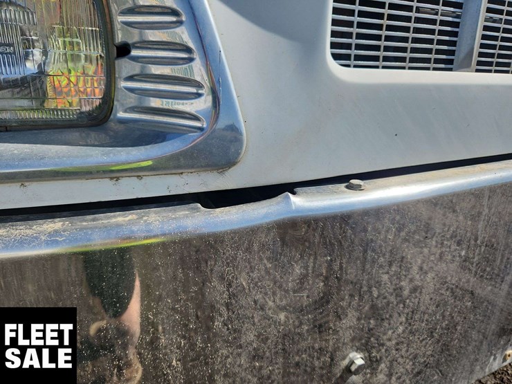 2004-peterbilt-330-image-47