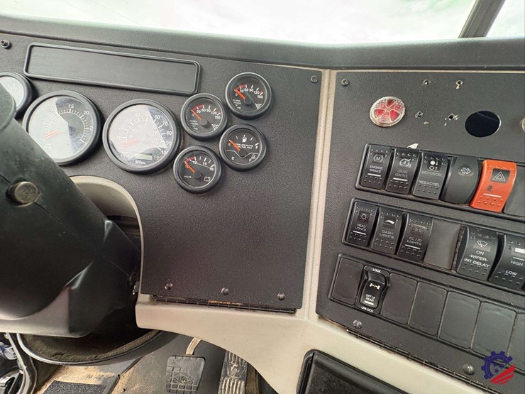 2019-western-star-4700-image-91