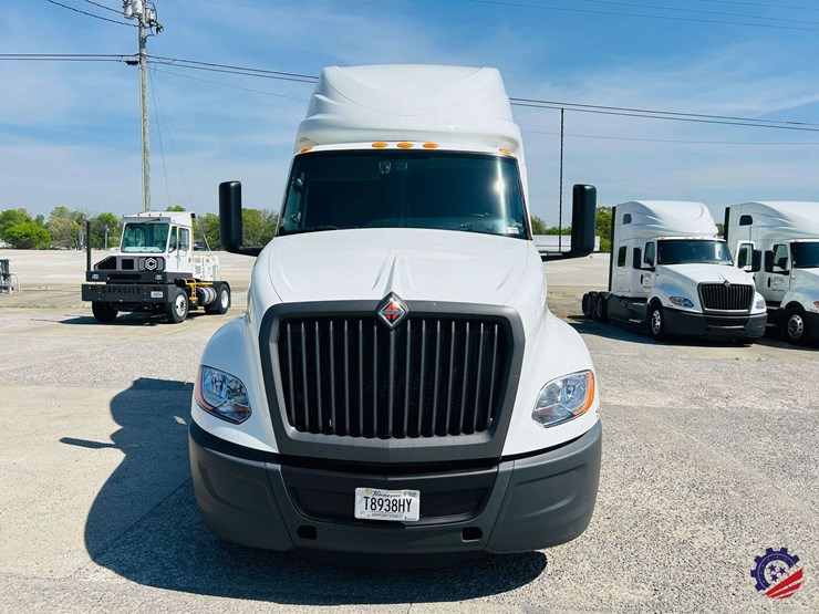 2024-international-lt62f-t/a-truck-tractor-image-6