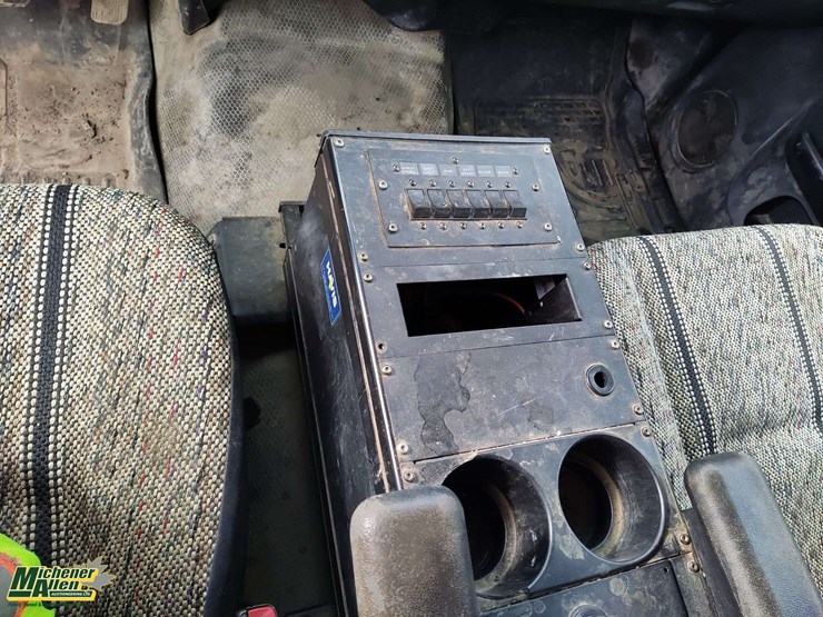 2012-chevrolet-silverado-2500hd-image-23