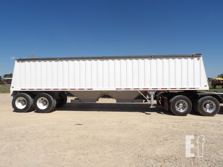 2010-jet-34-ft-image-8