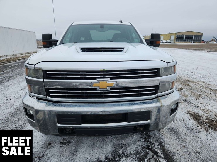 2018-chevrolet-silverado-3500hd-image-8
