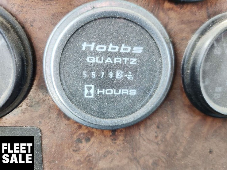 2004-peterbilt-330-image-13