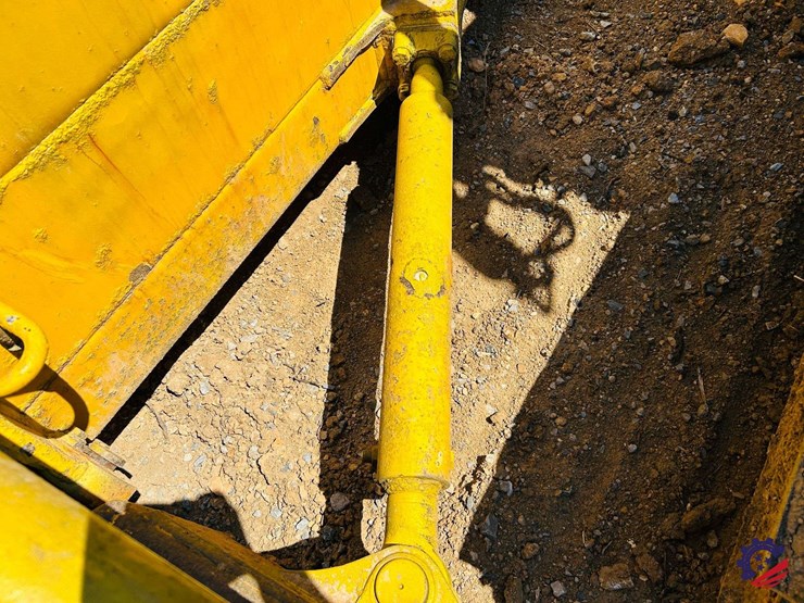 2023-komatsu-d65px-18-image-33