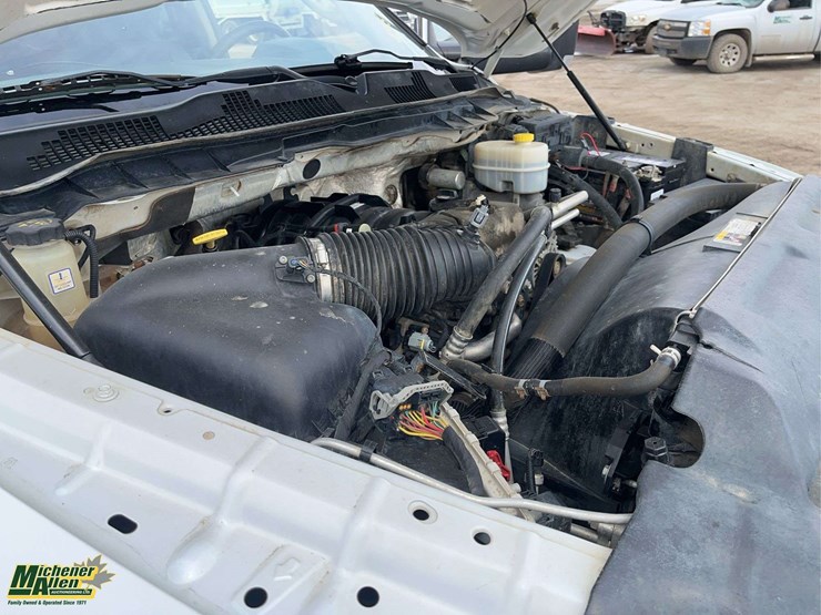 2015-dodge-3500-image-21