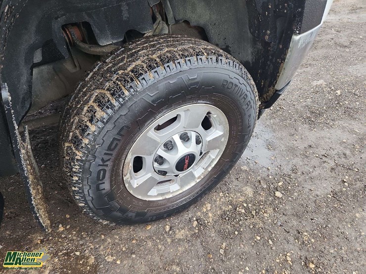 2011-gmc-sierra-2500hd-image-10