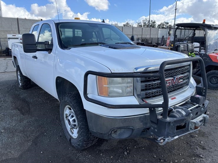2012-gmc-sierra-2500-image-2