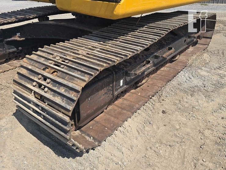 2019-caterpillar-320-image-31