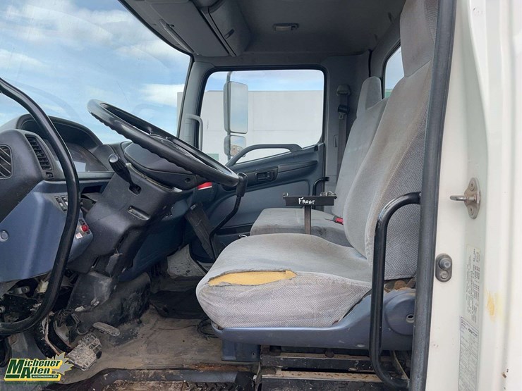 2008-hino-308-image-13