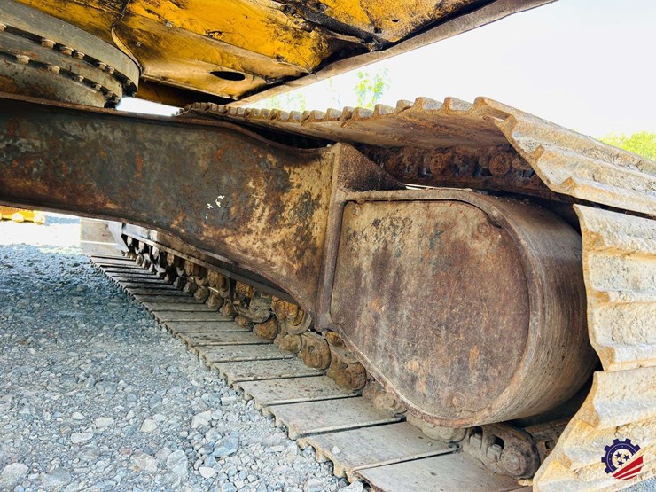 2015-komatsu-pc210-lc-image-79