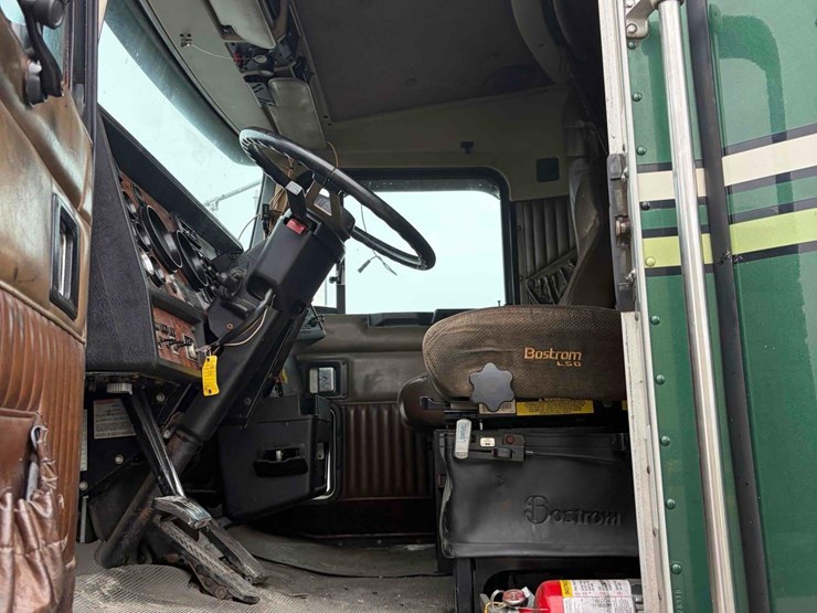 2001-kenworth-t800-image-10