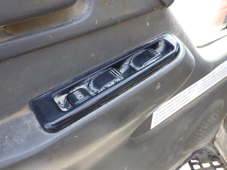 2005-isuzu-nqr-image-23