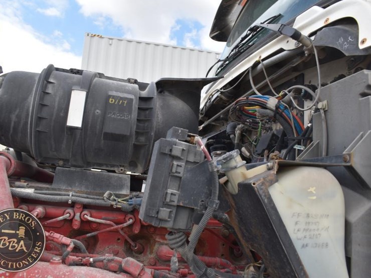 2013-kenworth-t660-image-21