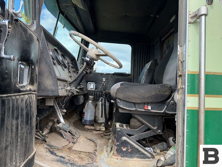 1984-kenworth-w900-image-45