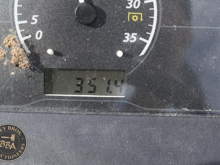 2017-john-deere-1025r-image-17