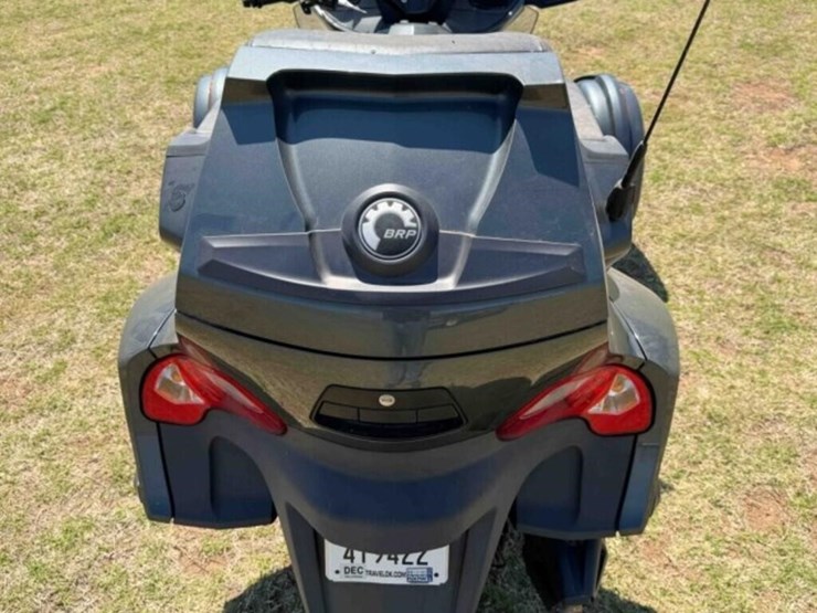 2018-can-am-spyder-rt-ltd-3-wheel-motorcycle-image-23