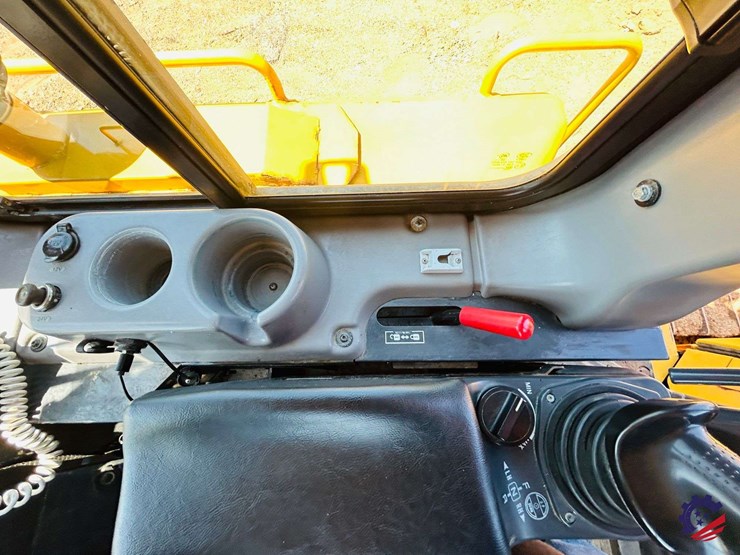 2023-komatsu-d65px-18-image-60