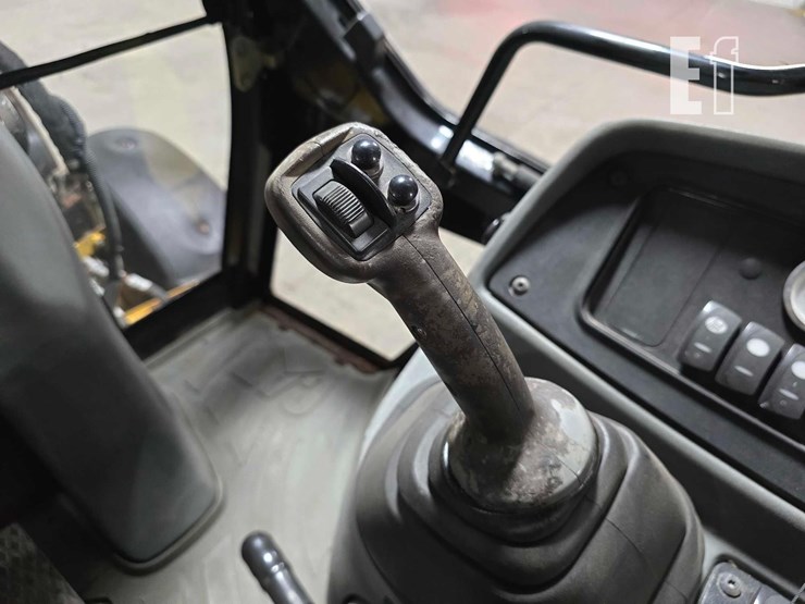 2005-caterpillar-420d-it-image-24